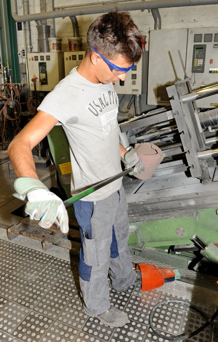 Металлообрабатывающее предприятие Thalmann Maschinenbau AG выбирает безопасные беспроводные ножные педальные переключатели Steute